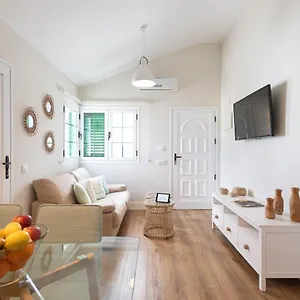 Homeforguest Modern And New Beachfront Appartamento La Oliva